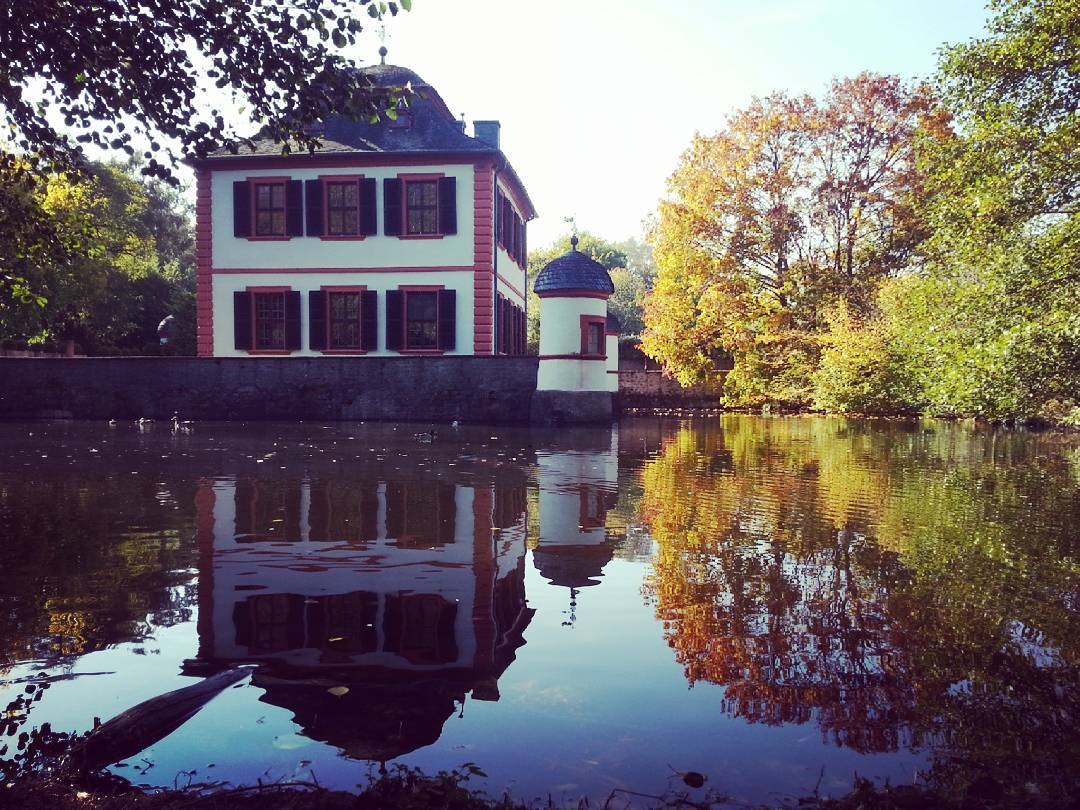 Goldener Oktober an der Wasserburg