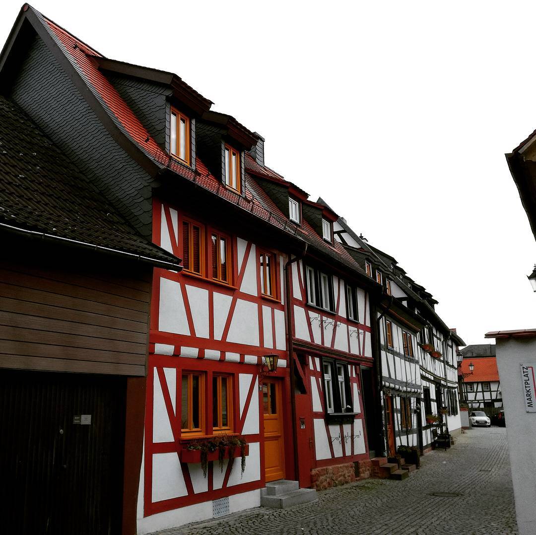 Wenn man in Seligenstadt lebt, gewöhnt man sich an den Anblick der Fachwerkhäuser. Trotzdem sind sie immer wieder schön zu sehen